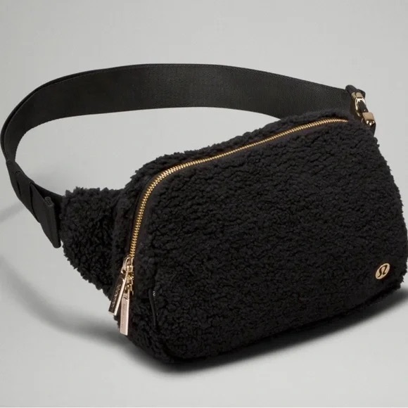 lululemon athletica Handbags - LULU LEMON EVERYWHERE BELT BAG